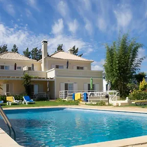 https://quinta-da-moura-casa-de-campo.hotelaalgarve.com